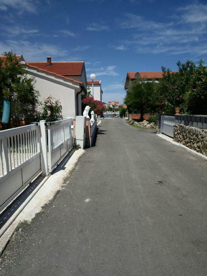 Appartamento Ulica Zitna Xxvii Br.12 Apartman Ljevar Vir Esterno foto